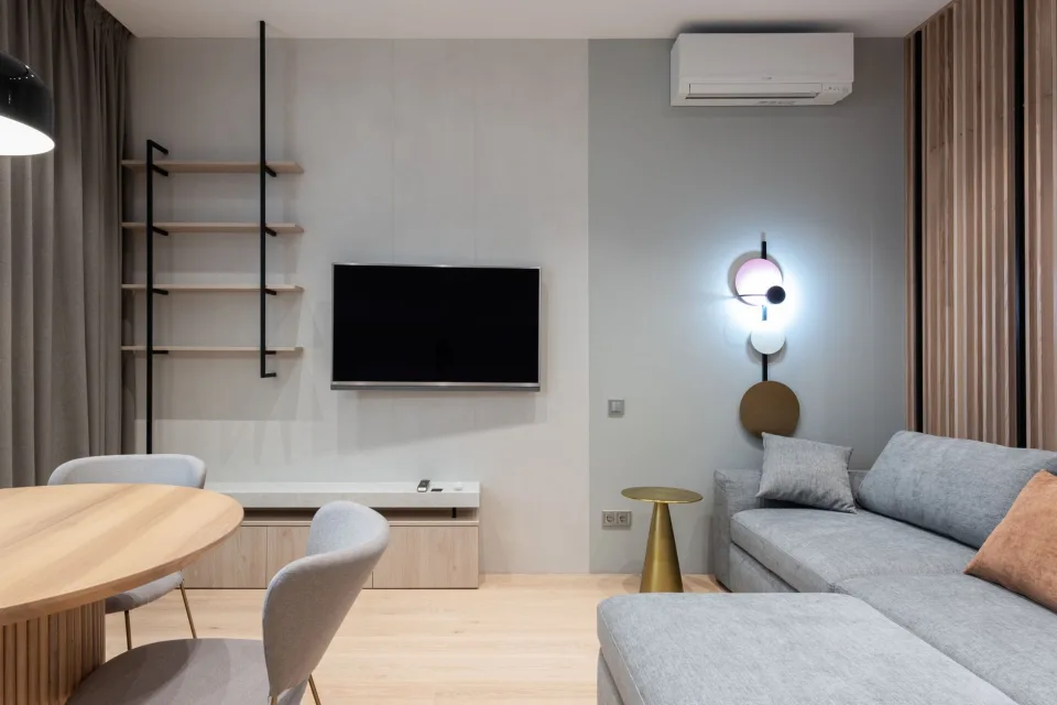 Tủ lạnh chảy nước, không lạnh — sau